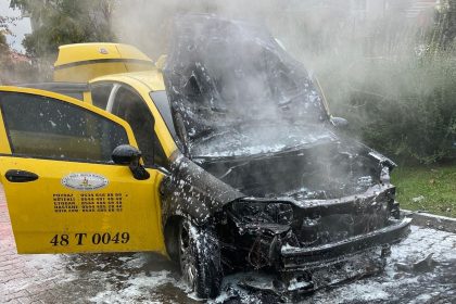 Menteşe’de bir takside yangın çıktı