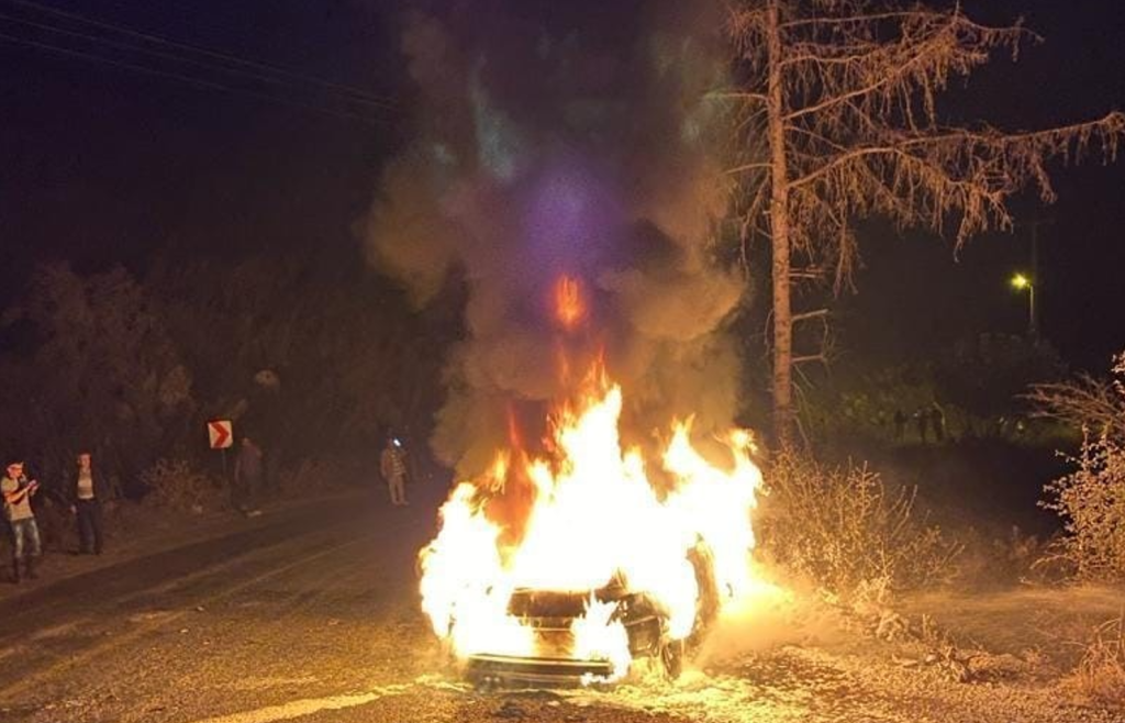 Marmaris’te seyir halindeki otomobil yandı