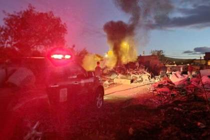 Milas’ta mandıranın hurdalığında yangın çıktı