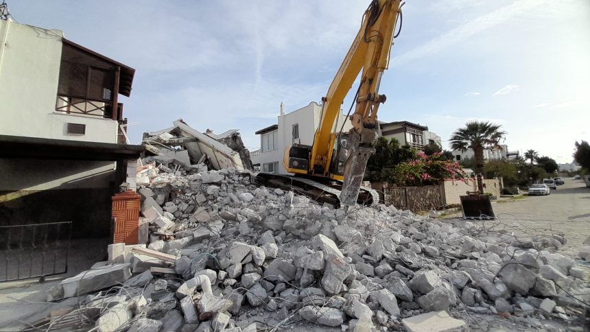 Bodrum’da kaçak olduğu belirlenen iki yapı