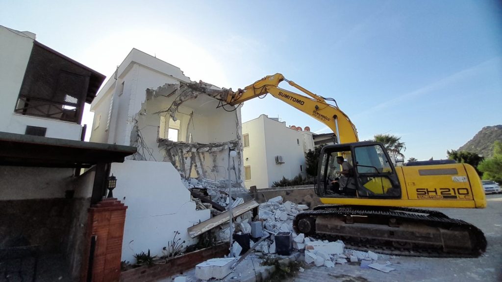 Bodrum’da kaçak olduğu belirlenen iki yapı