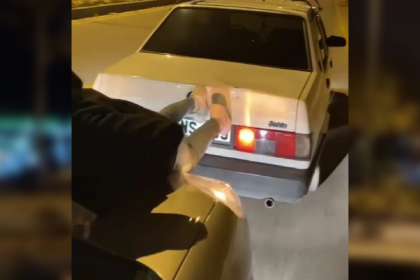 menteşe ayağıyla aracı iten