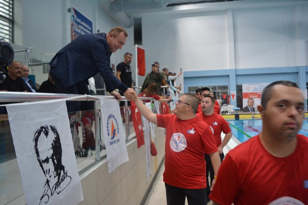 Özel Sporcular Yüzme Şampiyonası