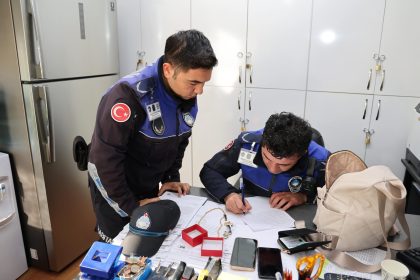 Marmaris'te zabıta bulduğu çantayı, marmaris belediyesi zabıta memuru,