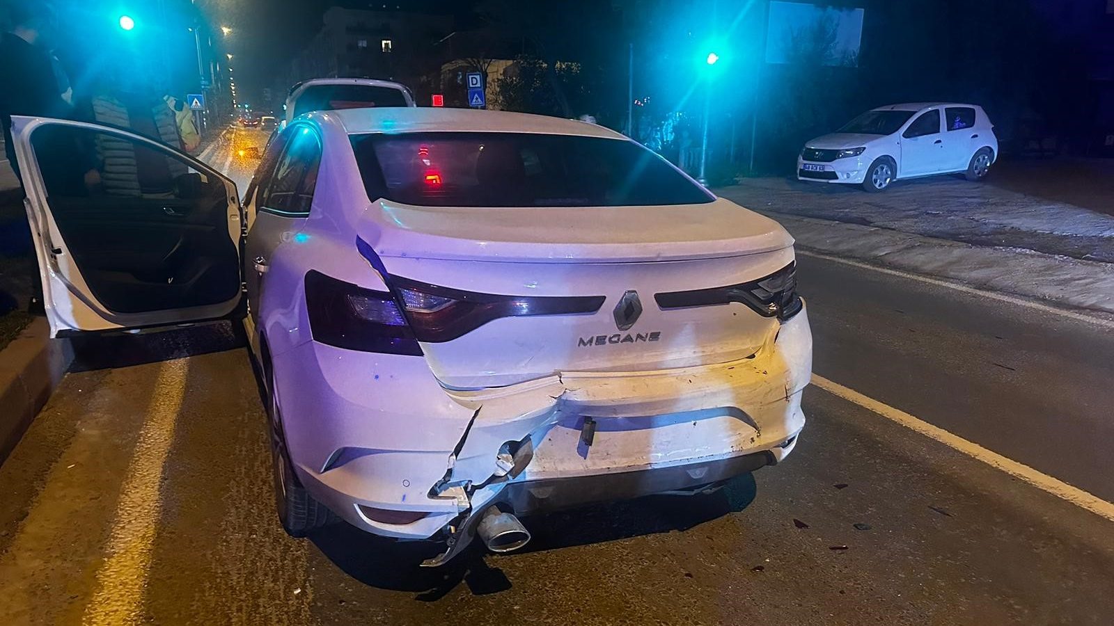 milas trafik kazası, milas'ta zincirleme trafik kazası, milas zincirleme trafik kazasında,