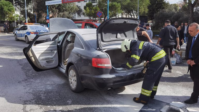 muğla otomobil yangını, menteşe otomobil yangını, menteşe'de bakımdan çıkan otomobil, menteşe bakımdan çıktıktan,