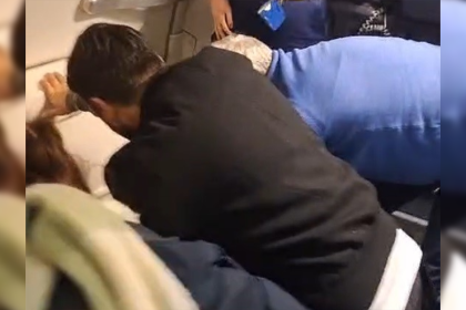 Milas-Bodrum Havalimanı'ndaki uçakta, Milas-Bodrum Havalimanı'na gelen uçaktaki,