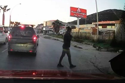 bodrum motosiklet motosiklet çarptı kaza telefonla konuşan