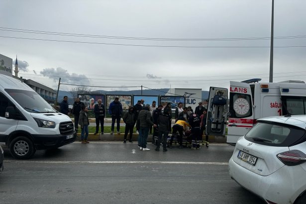 milas kaza milas'ta trafik kazası milas trafik kazası milas minibüs çarptı