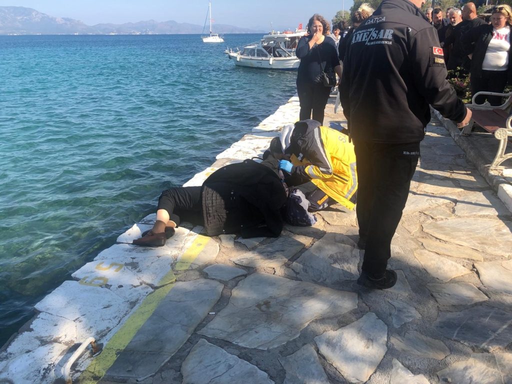 denize düşen datça denizen düşen iki kişi selfie özçekim