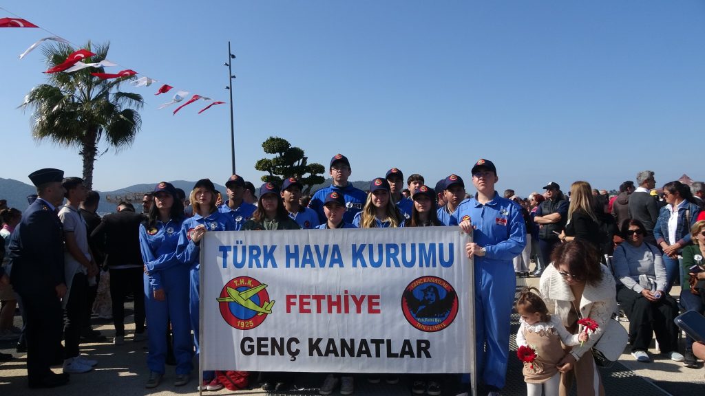 Şehit Fethi Bey şehit fethi bey anma solotürk fethiye thk paramotor fethiye