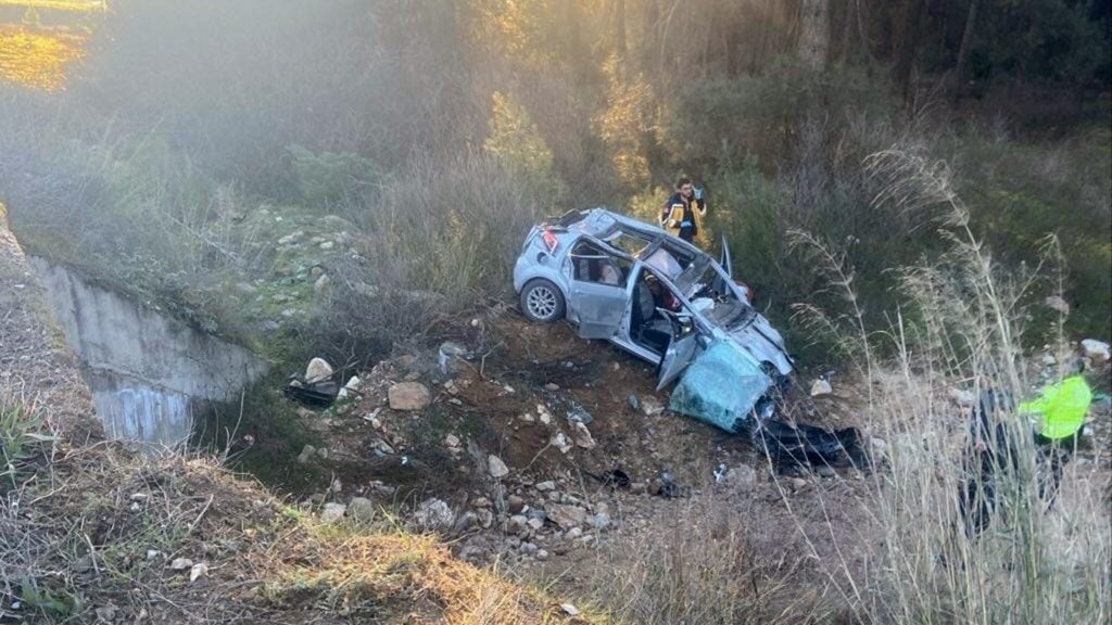 Yatağan’da otomobil şarampole, yatağan kaza, yatağan trafik kazası, Muğla’nın Yatağan ilçesinde