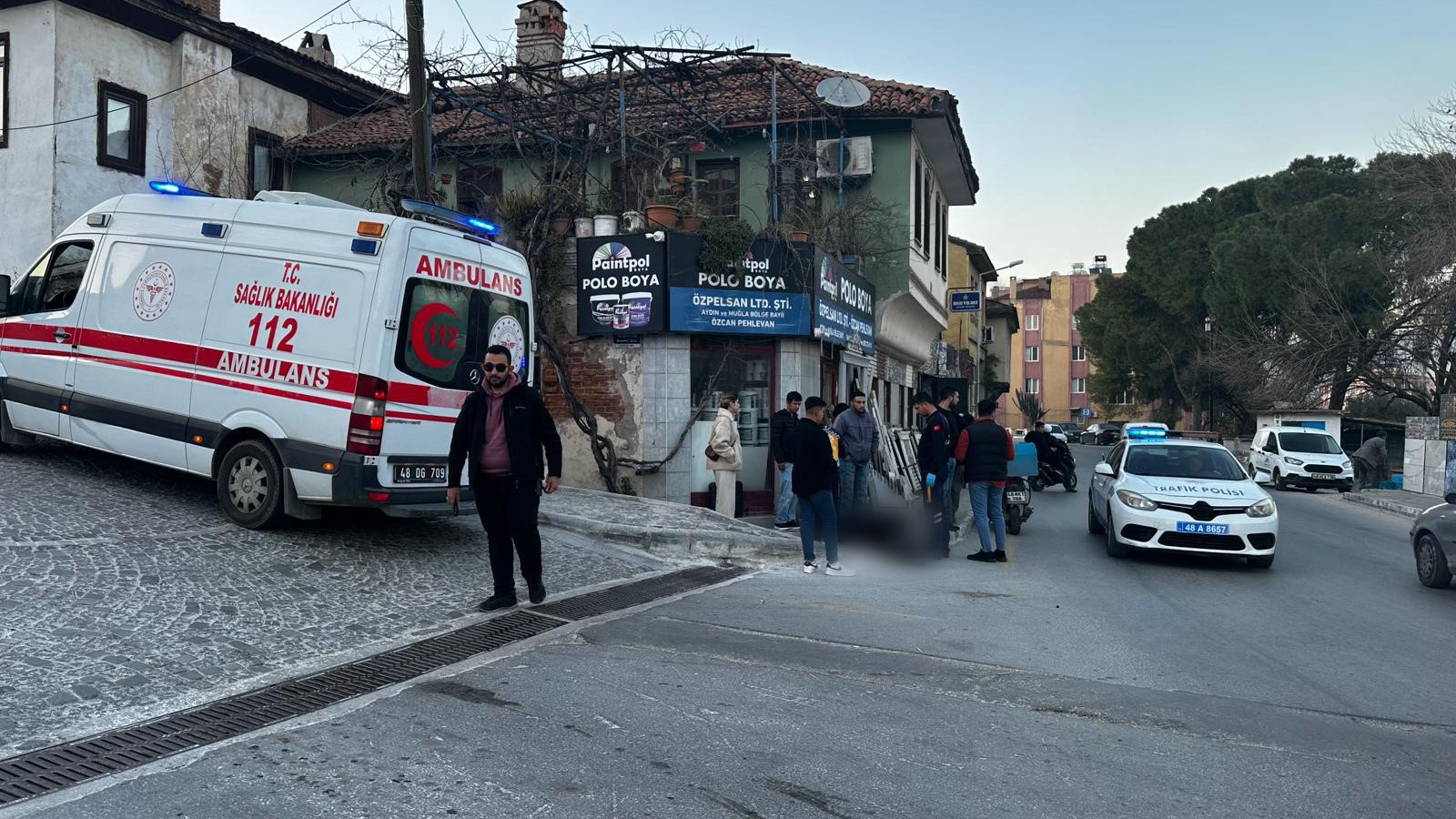 Milas'ta otomobil motorlu kuryeye, Milas motosiklet sürücüsü, Otomobil sürücüsünün olay yerinden kaçtığı,