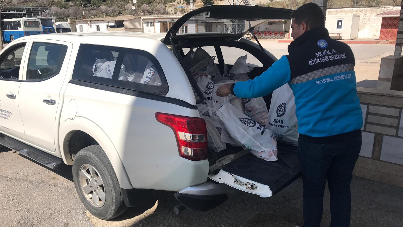 Muğla'da cezaevindeki kadınlara, cezaevlerindeki kadınlara hijyen paketi, Muğla'da Mor Yaşam Projesi, Muğla Büyükşehir Belediyesi cezaevlerindeki