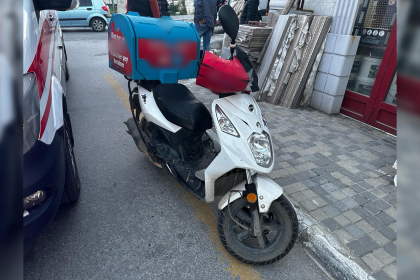 Milas'ta otomobil motorlu kuryeye, Milas motosiklet sürücüsü, Otomobil sürücüsünün olay yerinden kaçtığı,