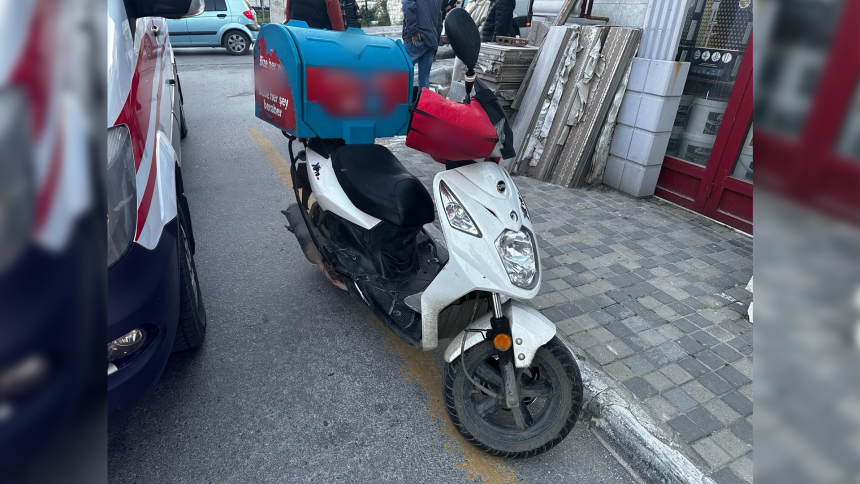 Milas'ta otomobil motorlu kuryeye, Milas motosiklet sürücüsü, Otomobil sürücüsünün olay yerinden kaçtığı,