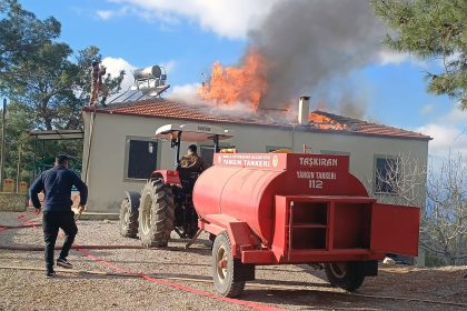 Seydikemer'de çıkan çatı yangını, Seydikemer çıkan yangın