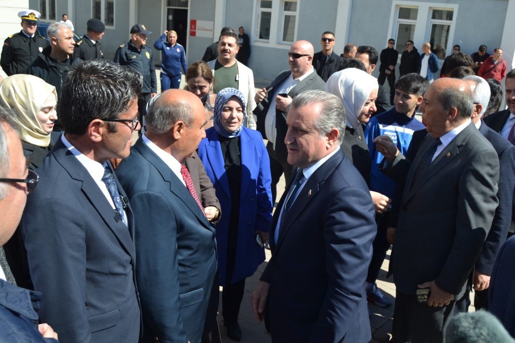 Osman Aşkın Bak Fethiye gençlik ve spor bakanı fethiye bakan bak  stadyum