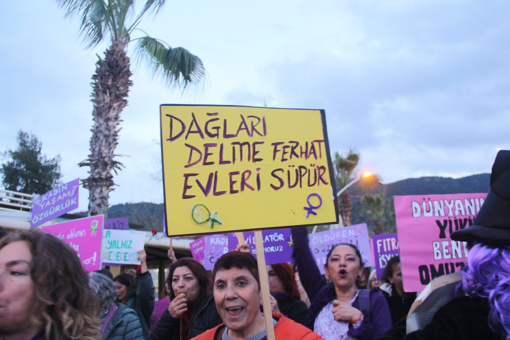 Hayel Özenç 8 mart fethiye  gece yürüyüşü
