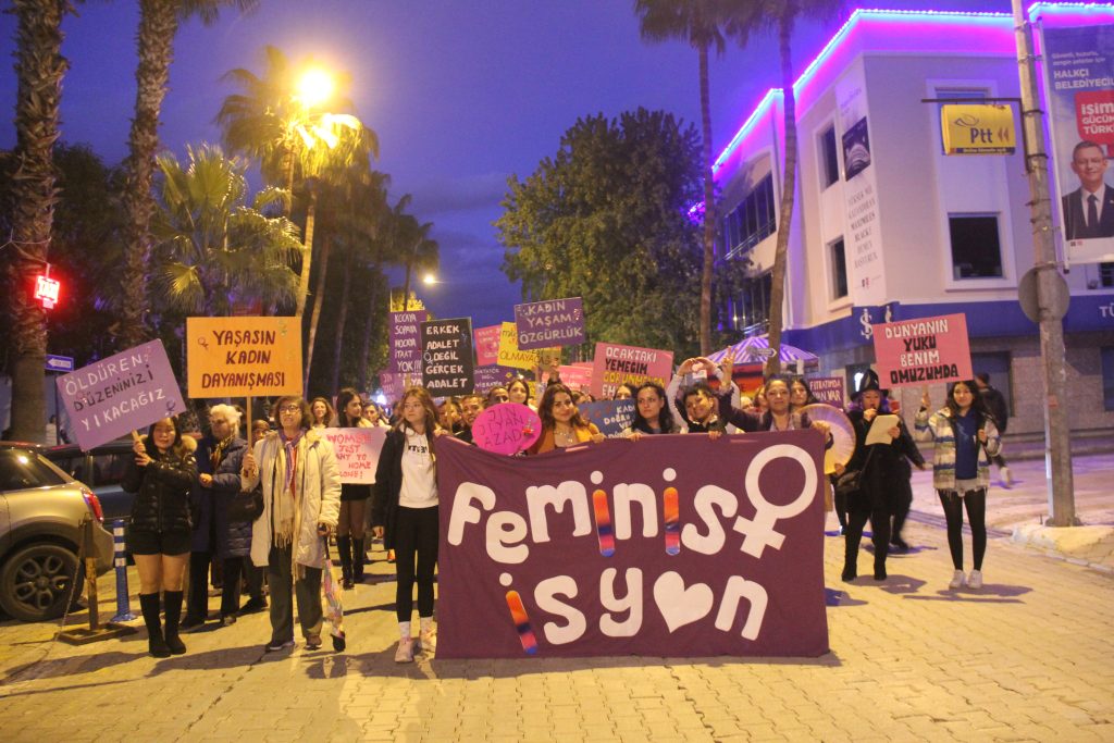 Hayel Özenç 8 mart fethiye  gece yürüyüşü