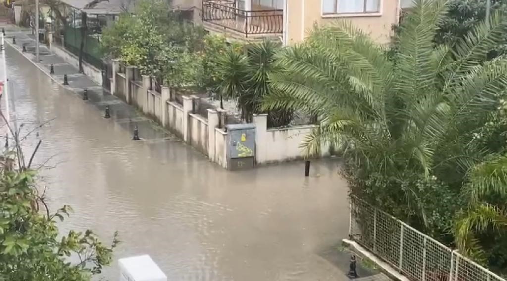 Marmaris'te şiddetli fırtına, Marmaris şiddetli lodos, yerini sağanak yağışa