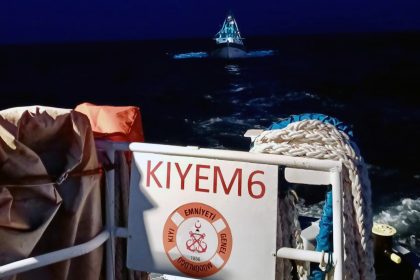 Bodrum açıklarında arızalanan, motor arızası olan tekne