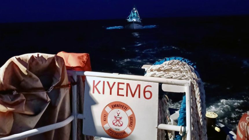 Bodrum açıklarında arızalanan, motor arızası olan tekne