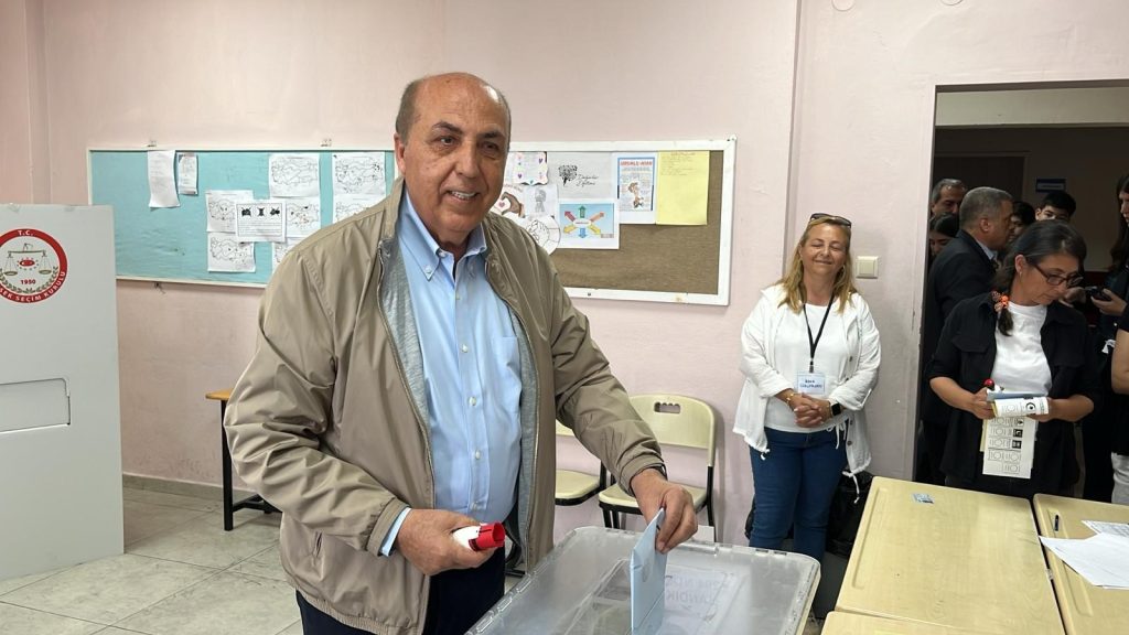 Bodrum’da Ahmet Aras ve Aydın Ayaydın, oylarını kullandı