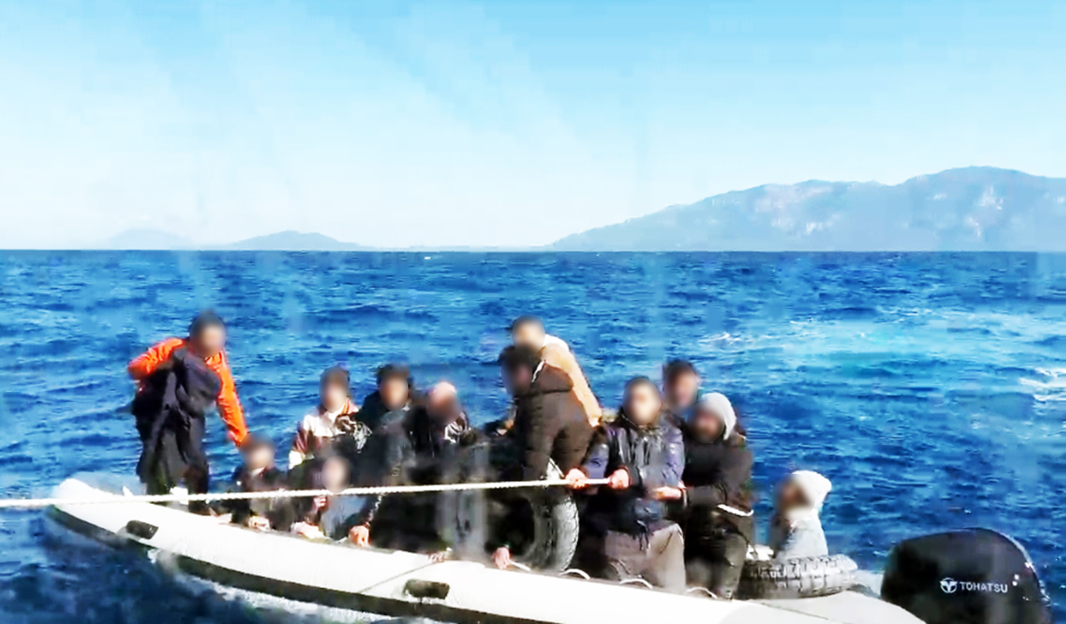 Datça açıklarında batmak üzere, Datça ilçesi açıklarında; lastik botları, Datça açıklarında