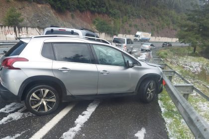 Yağışlar Marmaris'te kazalara, kısa süreli yağmur ve dolu yağışı