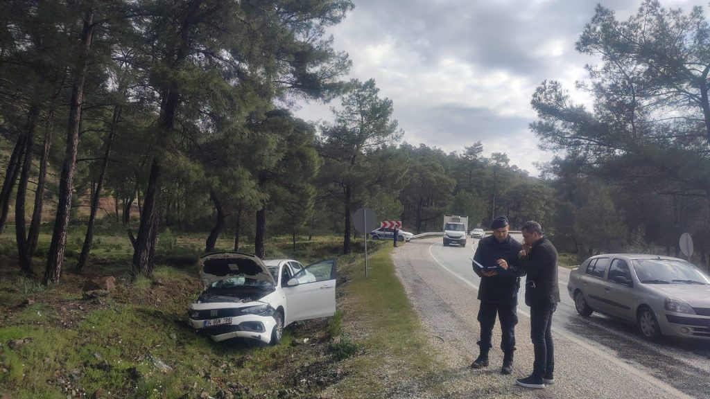 Yağışlar Marmaris'te kazalara, kısa süreli yağmur ve dolu yağışı