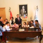 Ahmet Aras, 23 Nisan, makamını çocuklara devretti