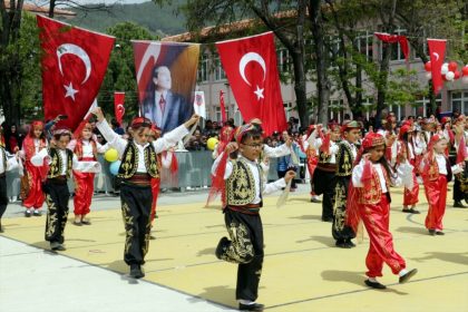 resmi tatiller 2025 23 nisan bankalar açık mı 23 nisan resmi tatil mi özel sektör 23 nisan üniversiteler tatil mi 22 nisan okullar tatil mi