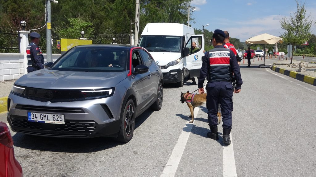 Marmaris'te bayram 40 bin araç