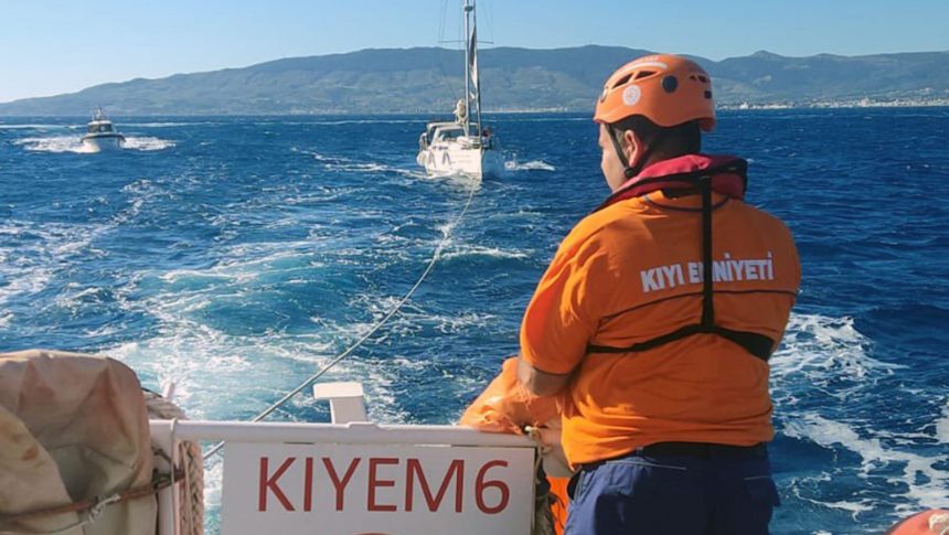 Bodrum açıklarında arızalanan tekne, makine arızası meydana gelen tekne