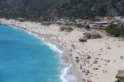 Ölüdeniz'de bayram tatili hareketliliği