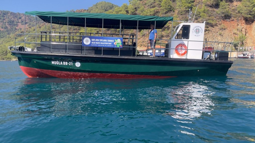 Muğla Büyükşehir Büyükşehir atık topladı bayram tatilinde dört atık alım teknesi 12 ton atık