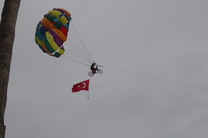 Fethiye-Marmaris bisikletli Cumhurbaşkanlığı Bisiklet Turu paraşütlü bisiklet Salih tunç