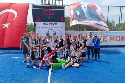 Menteşe Spor Lisesi Kız Hokey Takımı şampiyon