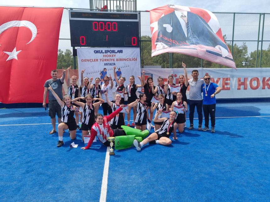 Menteşe Spor Lisesi Kız Hokey Takımı şampiyon