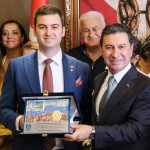Tamer Mandalinci, mazbatasını alarak Bodrum Belediye Başkanlığı görevine başladı, Tamer Mandalinci, CHP’den Bodrum Belediye Başkanı olarak seçilen Tamer Mandalinci