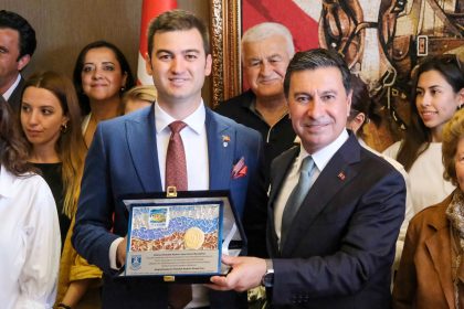 Tamer Mandalinci, mazbatasını alarak Bodrum Belediye Başkanlığı görevine başladı, Tamer Mandalinci, CHP’den Bodrum Belediye Başkanı olarak seçilen Tamer Mandalinci