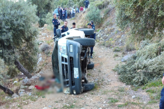 Milas’ta trafik kazası kamyonet uçuruma devrildi