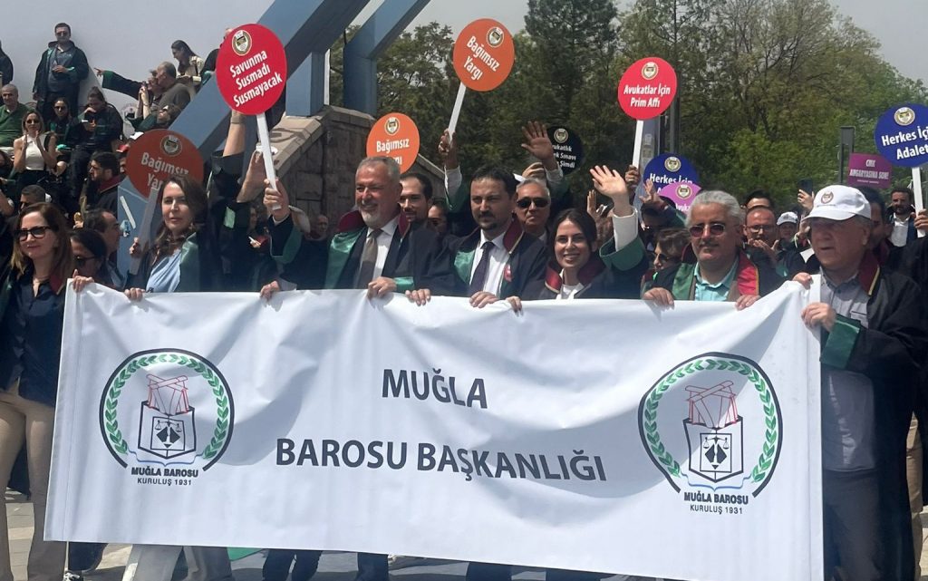 CHP’li Gizem Özcan, CHP Muğla Milletvekili Avukat Gizem Özcan, Büyük Savunma Mitingi, avukatlar mitingi