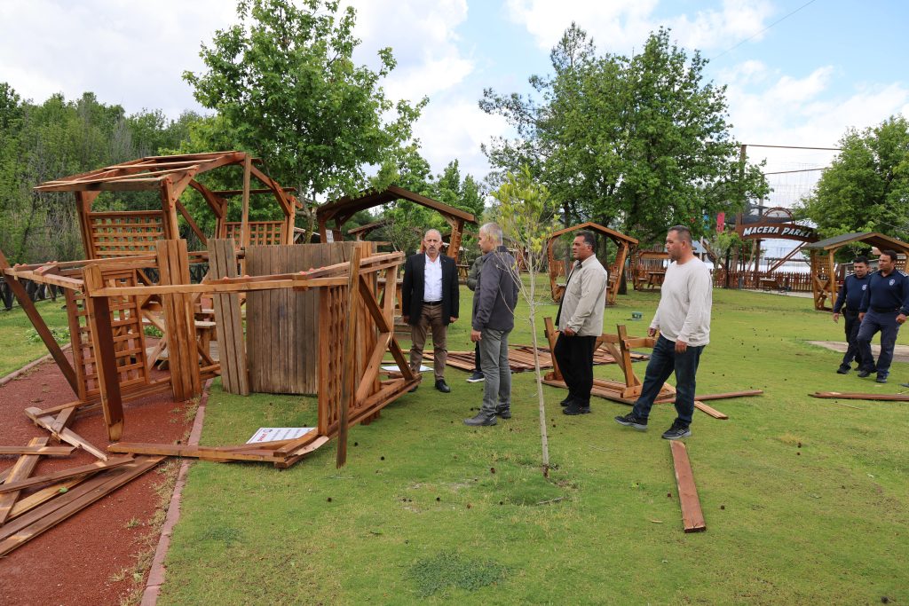 Marmaris'te hortum, fırtına hortuma dönüştü, belediye binaları ile bazı tesislerde hasar