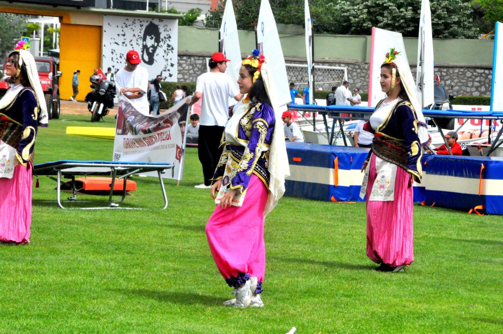 Muğla'da Gençlik ve Spor Bayramı, yürüyüş ve etkinliklerle kutlandı