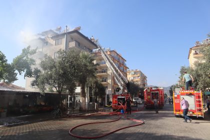 ortaca yangın bina yangını Çatı katı