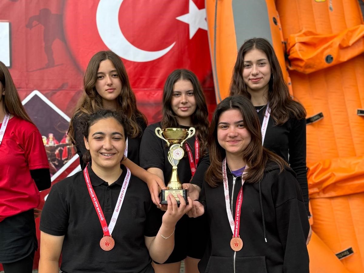 Dalaman Cumhuriyet Ortaokulu Okul Sporları Rafting Türkiye Birinciliği’nde altın madalya dalaman rafting