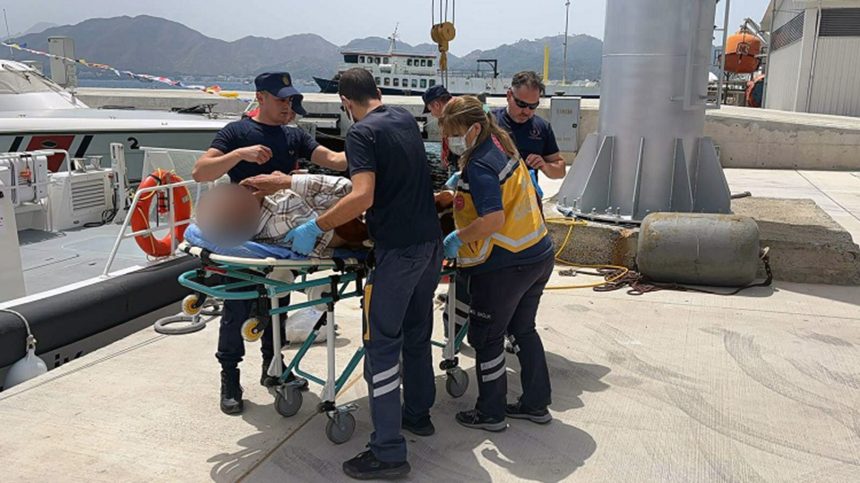 Marmaris tekne teknede yaralanan yurttaş yurttaş kurtarıldı Sahil Güvenlik teknede rahatsızlanan yurttaş
