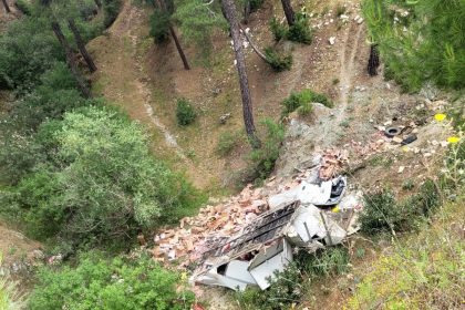 Milas uçuruma devrilen tır Milas tır kazası Milas kaza Milas trafik kazası